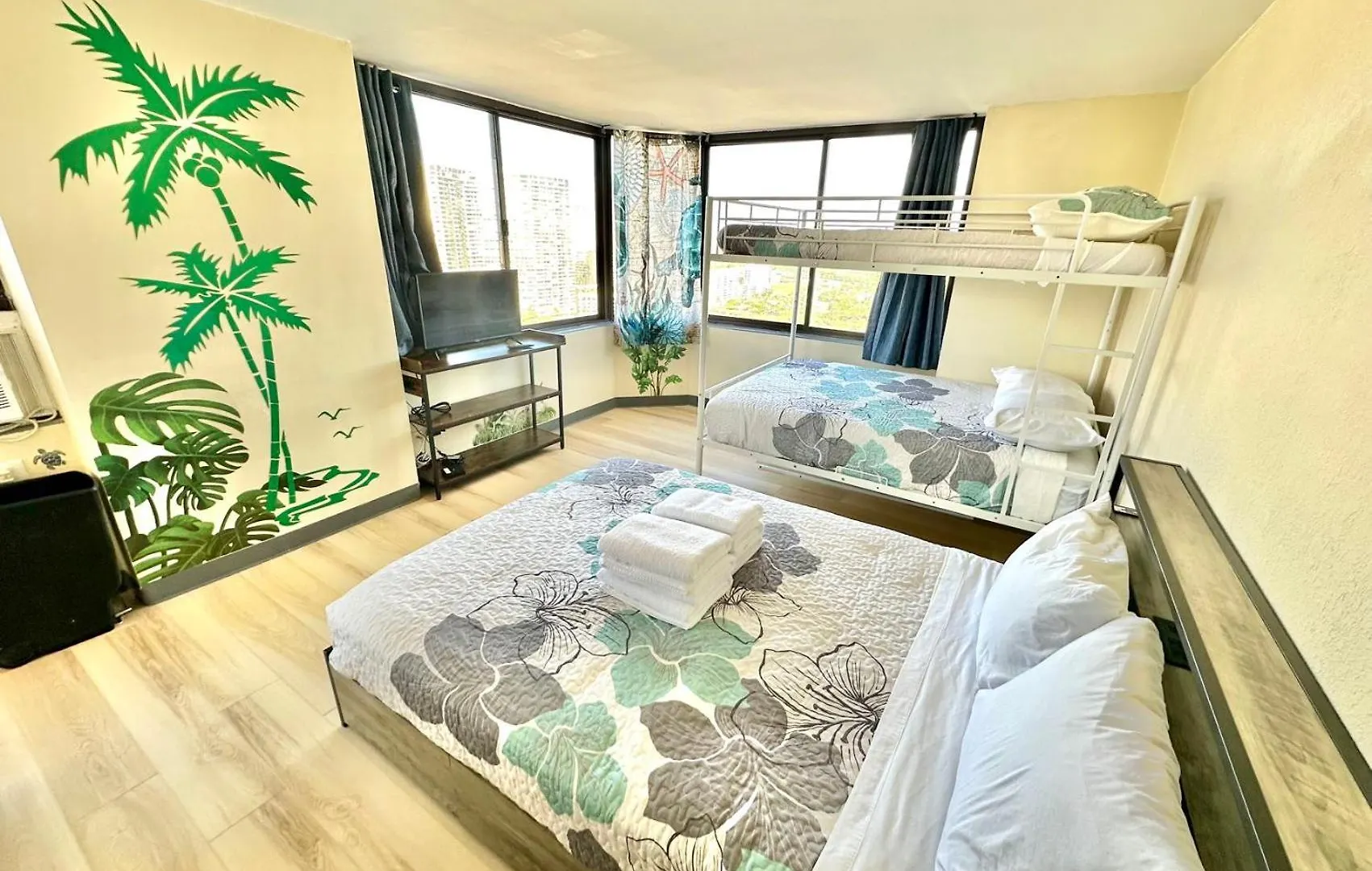 Contatos de Ocean Canal Mountain View Steps From Waikiki Beach 6Person